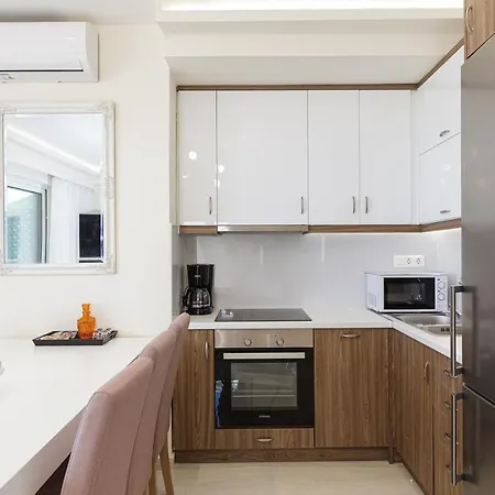 Modern Family Basilicata Salmostro In Bali W/ Pool & Bbq Area *
