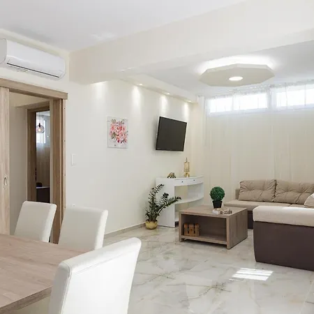 Modern Family Basilicata Salmostro In Bali W/ Pool & Bbq Area * Vlikhádha