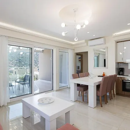 Modern Family Basilicata Salmostro In Bali W/ Pool & Bbq Area
