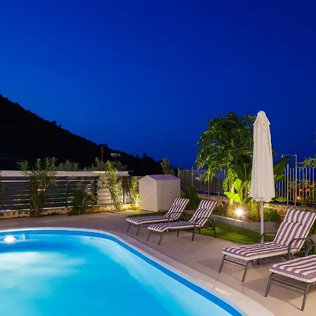 Villa Modern Family Basilicata Salmostro In Bali W/ Pool & Bbq Area Vlikhádha